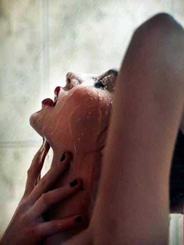 Камилла Кудрявая Брюнетка